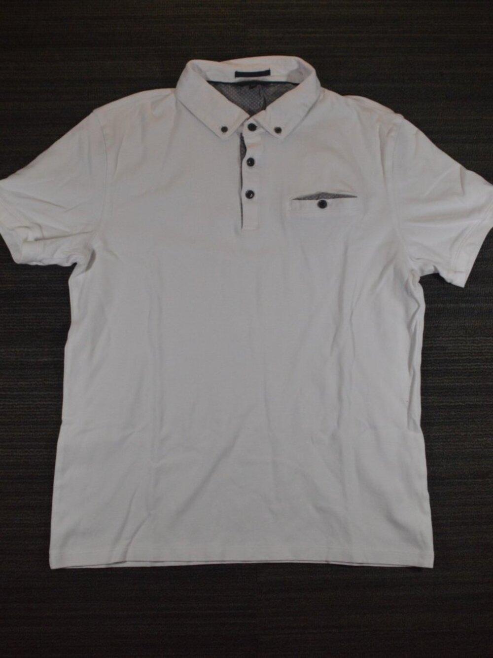 RW&CO Men’s White Polo Shirt Size M Button-Down Collar Pocket